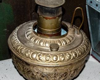 VINTAGE OIL LAMP