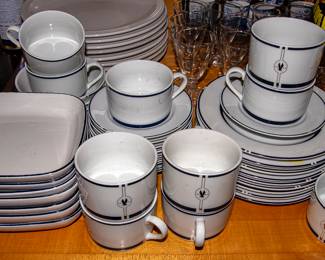 VINTAGE AMERICAN AIRLINES DINNERWARE - FIRST CLASS