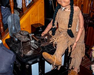 NATIVE AMERICAN FEMALE MANNAQUINE