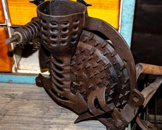 ANTIQUE CORN SHELLER