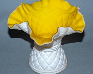 VINTAGE KANAWA RUFFLED VASE
