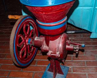 ANTIQUE HAND CRANK COFFEE GRINDER