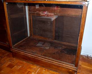DISPLAY CABINET