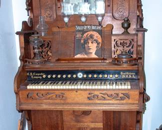 VICTORIAN PUMP ORGAN! WORKS