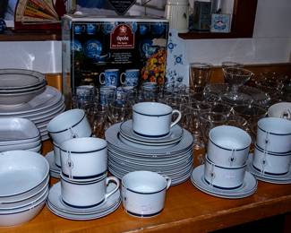 DINNERWARE