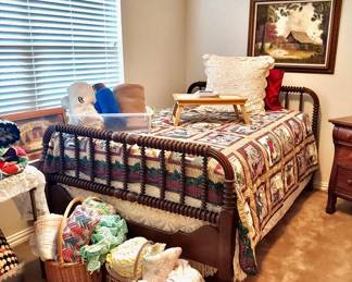 Antique Spindle Full Bed
