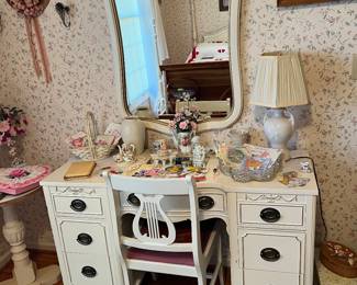 French provincial vanity w chair and mirror 