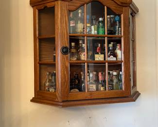 Hanging wall cabinet 