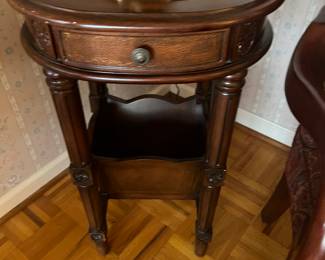 Walnut stand w magazine rack 