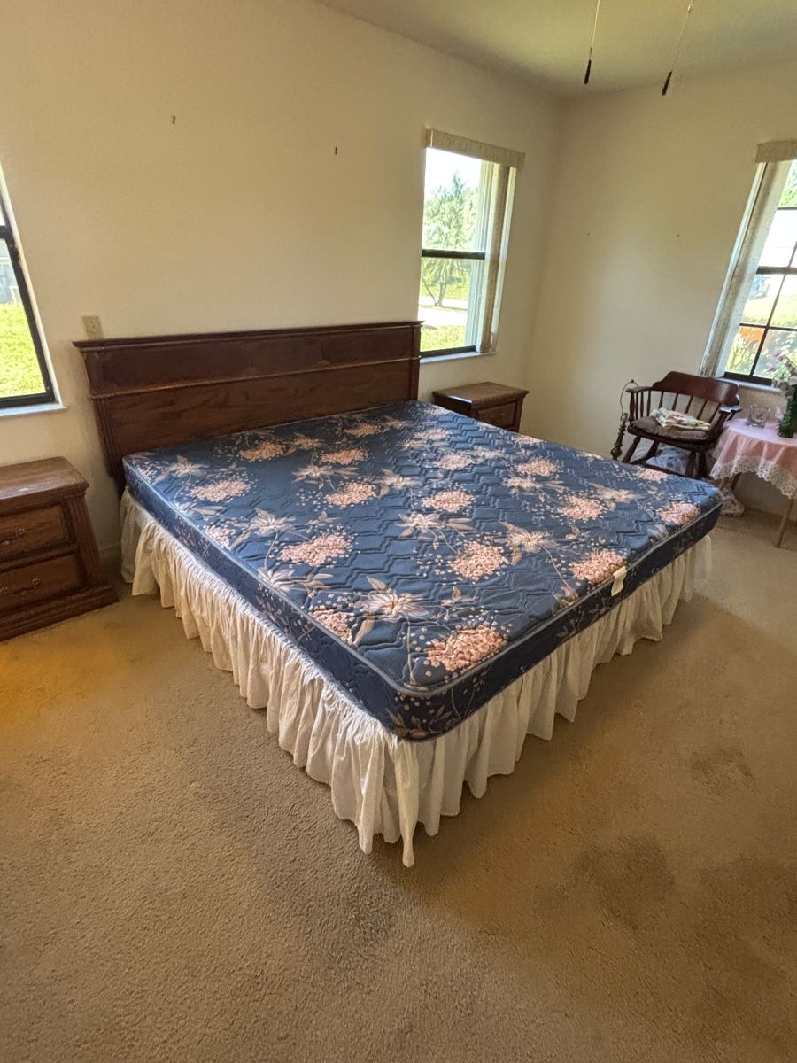 King sized Bedroom set