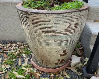 Ceramic pot