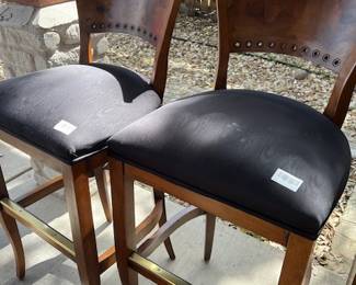 2 bar stools
