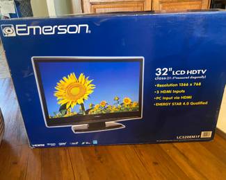 32 " LCD HDTV