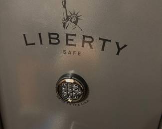 Liberty Gun Safe-Model D20
( Buyer is responsible for moving)
We can refer you to movers. 