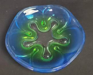 Lot # : 721 - Blue and green color glass center bowl