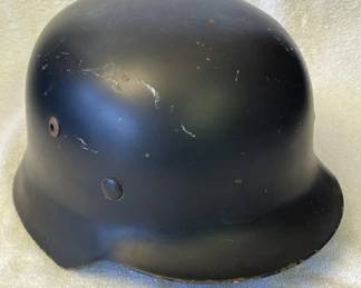 Lot # : 303z - WWII German military helmet