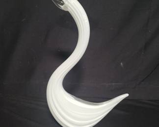 Lot # : 529 - Signed Murano style glass swan