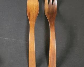 Lot # : 366 - Mid century modern wood salad utensils