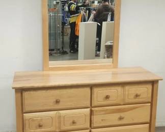Lot # : 547e - Blonde six drawer dresser and mirror