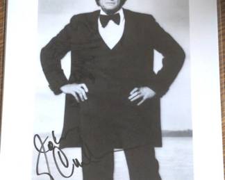 Lot # : 329a - Johnny Cash autographed black & white 8x10