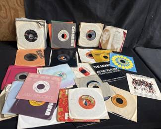 Lot # : 488 - Box of 45RPM record