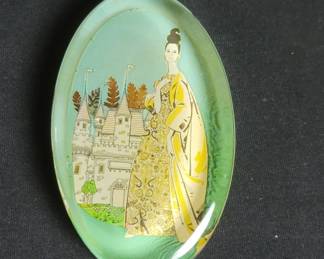 Lot # : 740 - Vintage glass paper weight
