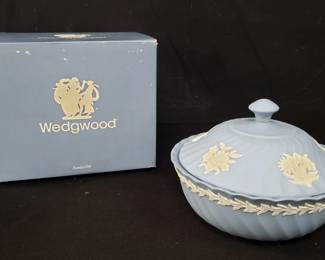 Lot # : 308 - Wedgwood candy dish with lid in original box