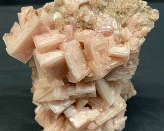 Lot # : 691v - Pink Halite quartz specimen