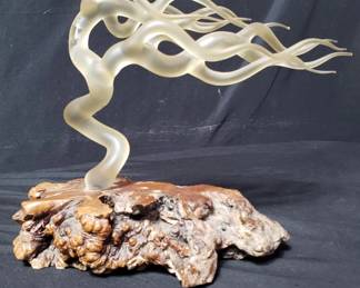 Lot # : 737 - Hand blown glass tree sculpture on a burl wood