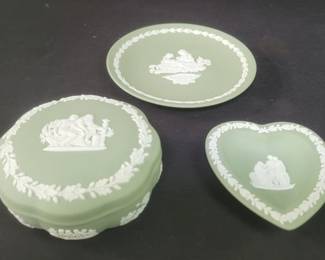 Lot # : 306 - Group of Wedgwood trinket box, plate. Trinket dish