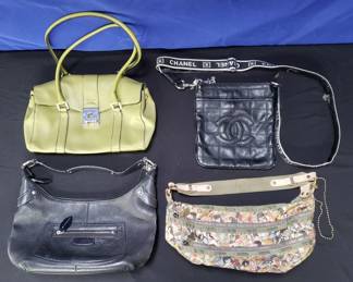 Lot # : 644 - Group of women's handbags