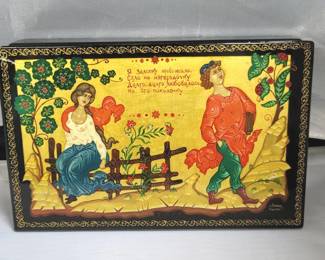 Lot # : 140 - Signed Russian hand painted lacquered box