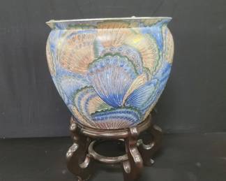 Lot # : 390 - Asian hand painted porcelain flower pot