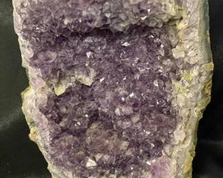 Lot # : 678v - Amethyst quartz specimen
