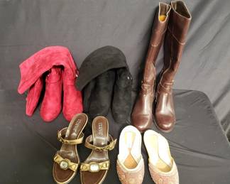 Lot # : 599 - Group of women's shoes