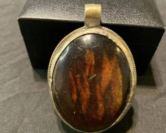 Lot # : 501 - Vintage Nepal necklace pendant with fish
embossed on verso