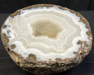 Lot # : 625v - Agate geode specimen
