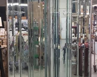 Lot # : 681 - Vintage 2-panel beveled mirror