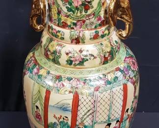 Lot # : 601 - Antique Chinese canton famille rose porcelain vase