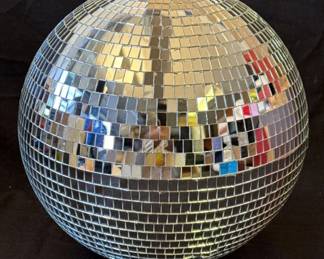 Lot # : 211z - Vintage mirrored disco ball