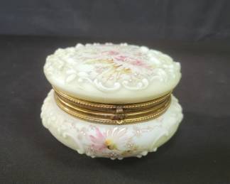 Lot # : 200 - Wave crest hinged lid dresser glass box