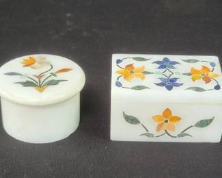 Lot # : 387 - Pair of onyx trinket boxes