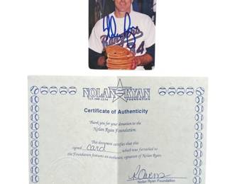 Lot # : 260z - Nolan Ryan autographed 1994 Mother's Cookies card