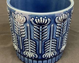 Lot # : 455v - Blue ceramic planter