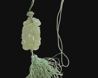 Lot # : 232z - Vintage carved jade necklace