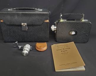 Lot # : 429 - Vintage Cine-Kodak eight model 60 camera w/ case