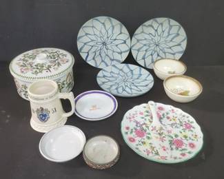 Lot # : 570 - Box of miscellaneous porcelain and pottery