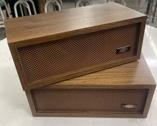 Lot # : 705v - Pair of Vintage wood speakers