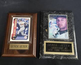 Lot # : 673 - Pair of Derek Jeter baseball cards