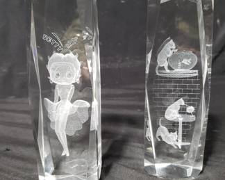 Lot # : 746 - Pair of holographic glass paperweights